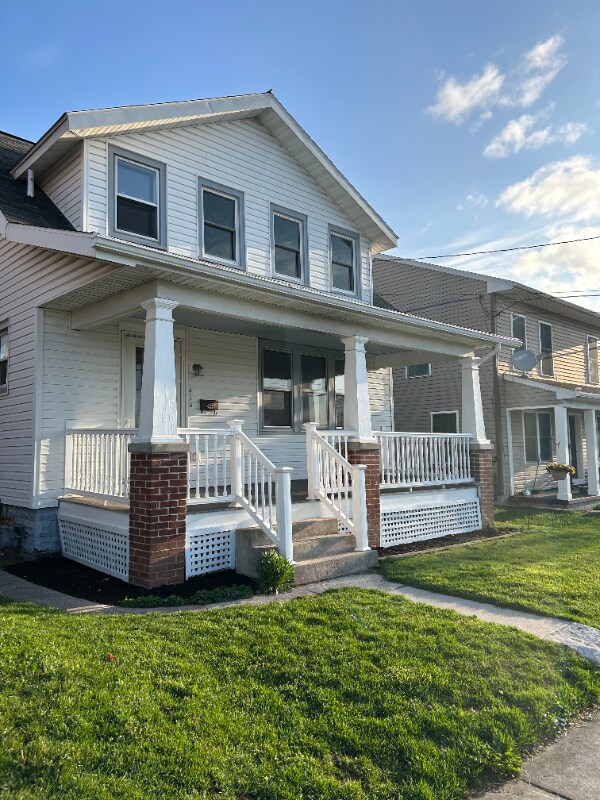 Building Photo - 318 E Middle St