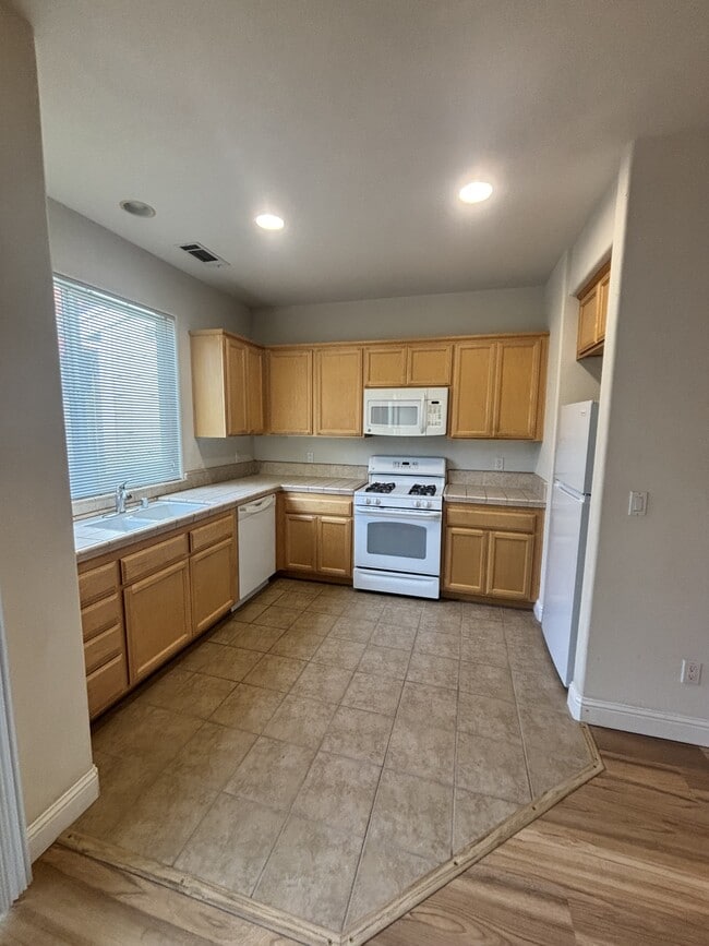 Building Photo - 114 Ironhorse Place