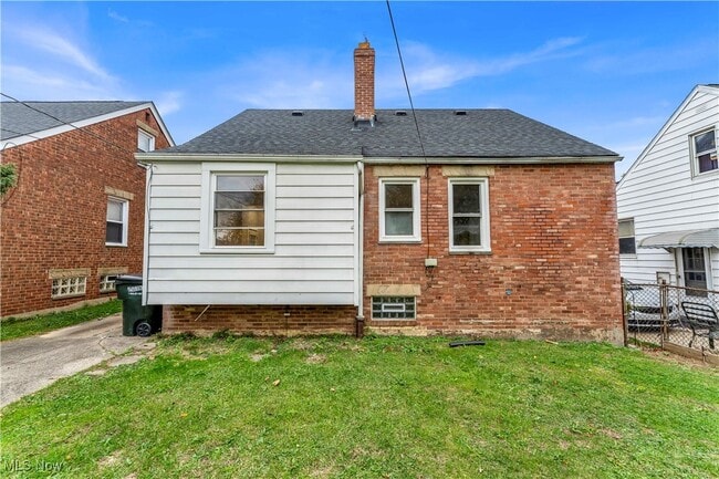 Building Photo - 5255 E 115th St