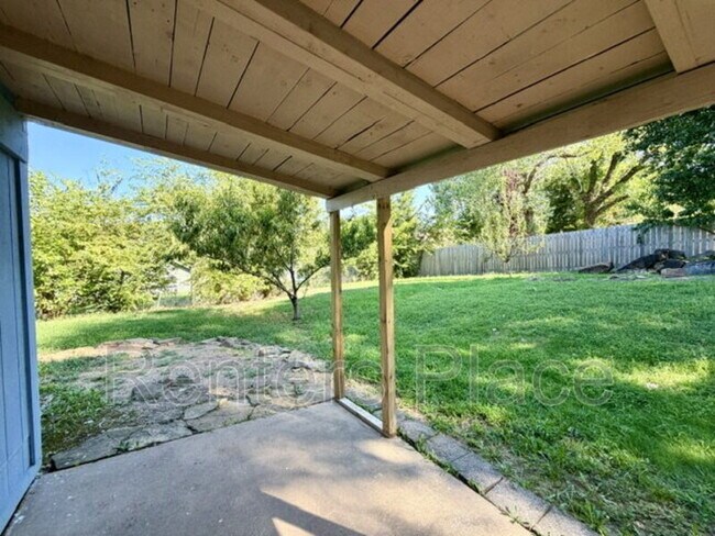 Building Photo - 5707 S Yukon Ave