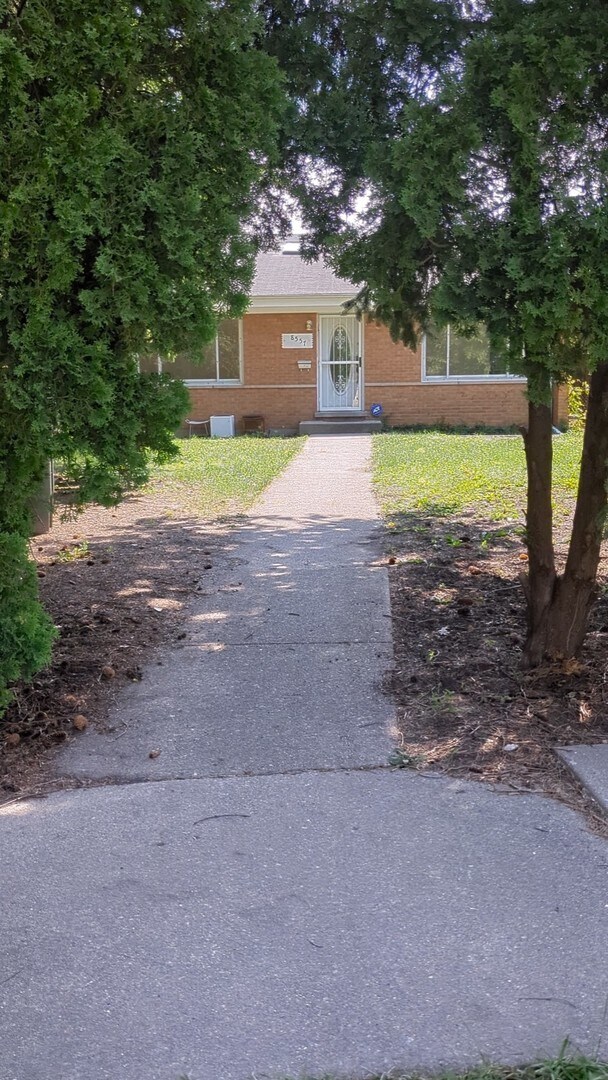 Building Photo - 8557 N National Ave