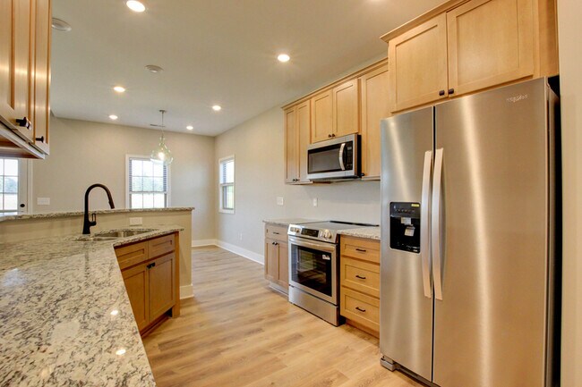 Building Photo - 102 Riverbend Dr
