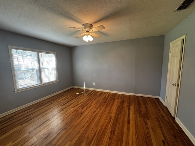 Building Photo - Stunning Home Located In Tech Terrace Minu...