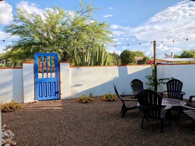Building Photo - A true Tucson style home near the University of Arizona main campus! Must See!