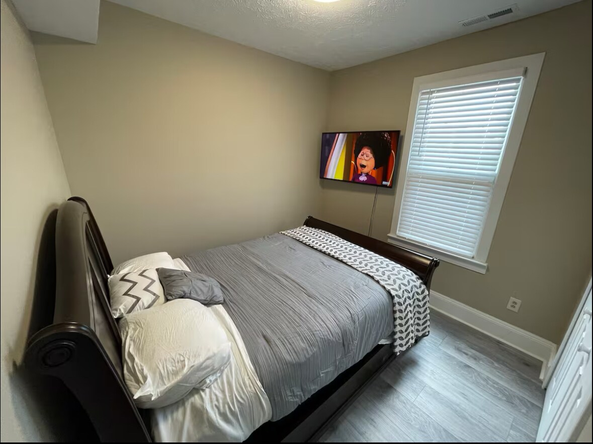 Building Photo - 9201 Lorain Ave