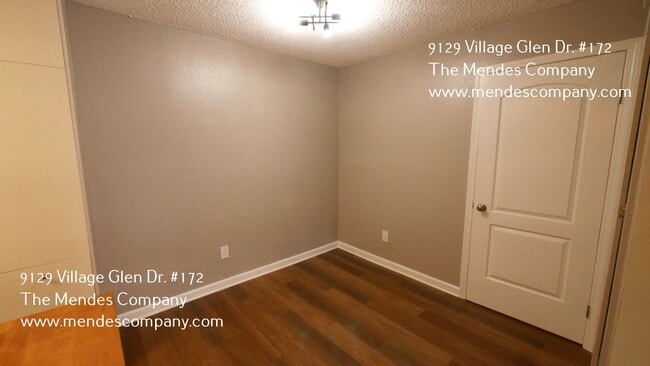 Building Photo - 9129 Village Glen Dr