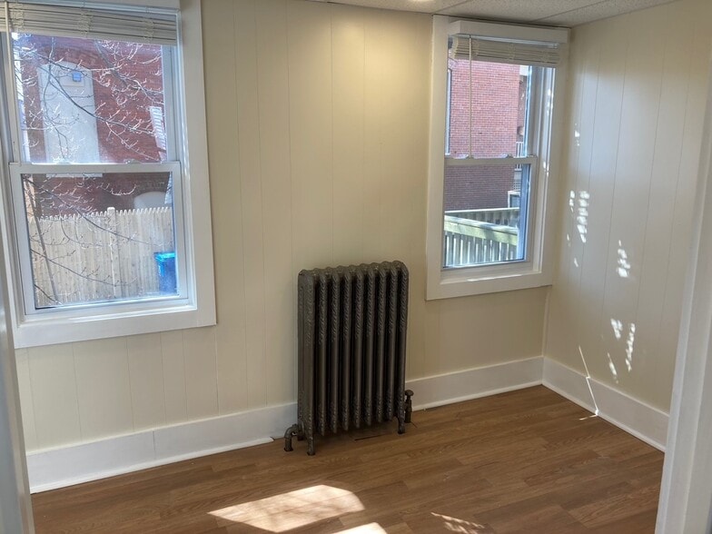 Building Photo - 64 Gray St