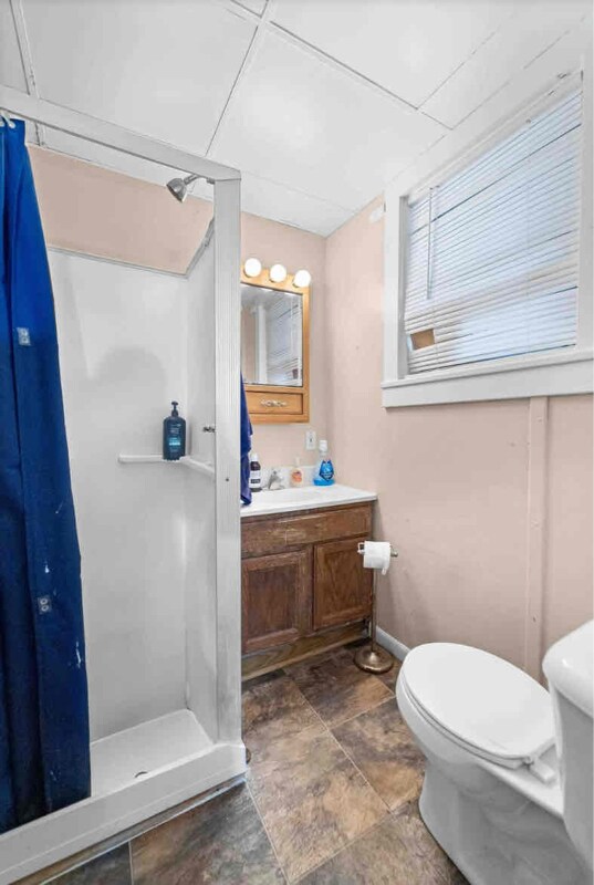 Building Photo - 164 S Washington St