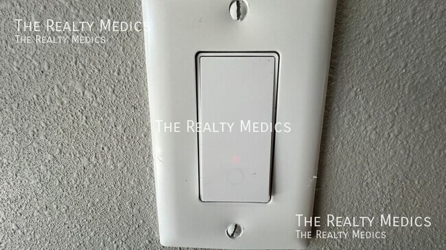 Building Photo - 850 Peyton Ave