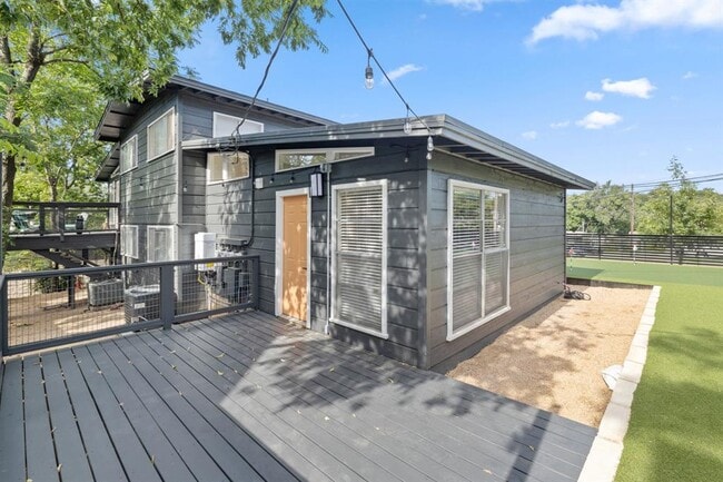 Building Photo - 2825 San Gabriel St