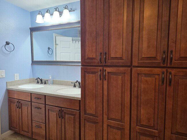 Building Photo - STUNNING PROPERTY-3 bedroom/2 bath Manufacture home in Central Bullhead City