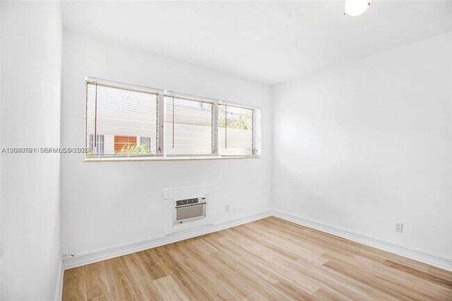 Building Photo - 350 75th St