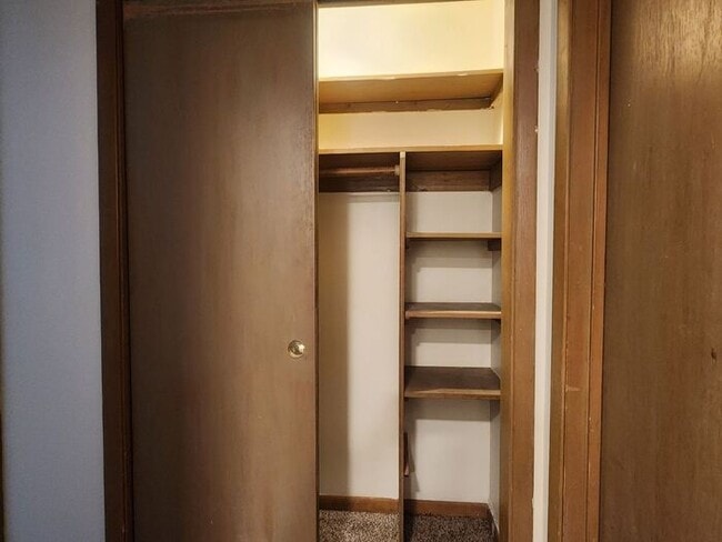 Building Photo - 1 Bedroom Court Yard Level Apartment