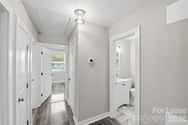 Building Photo - 2301 Shamrock Dr