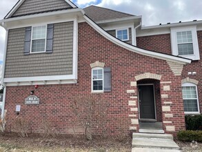 Building Photo - 2 Bedrooms, 2-Baths, 1st Floor, Shelby Twp...