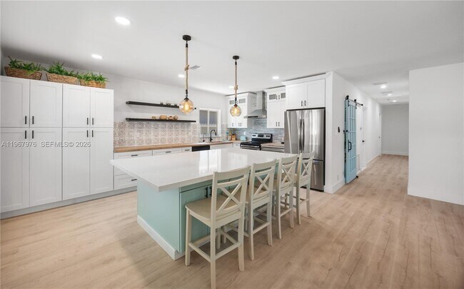 Building Photo - 1070 Tyler St