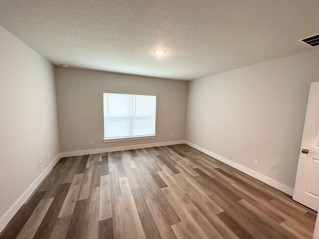 Building Photo - 6 Slate Wood Ct