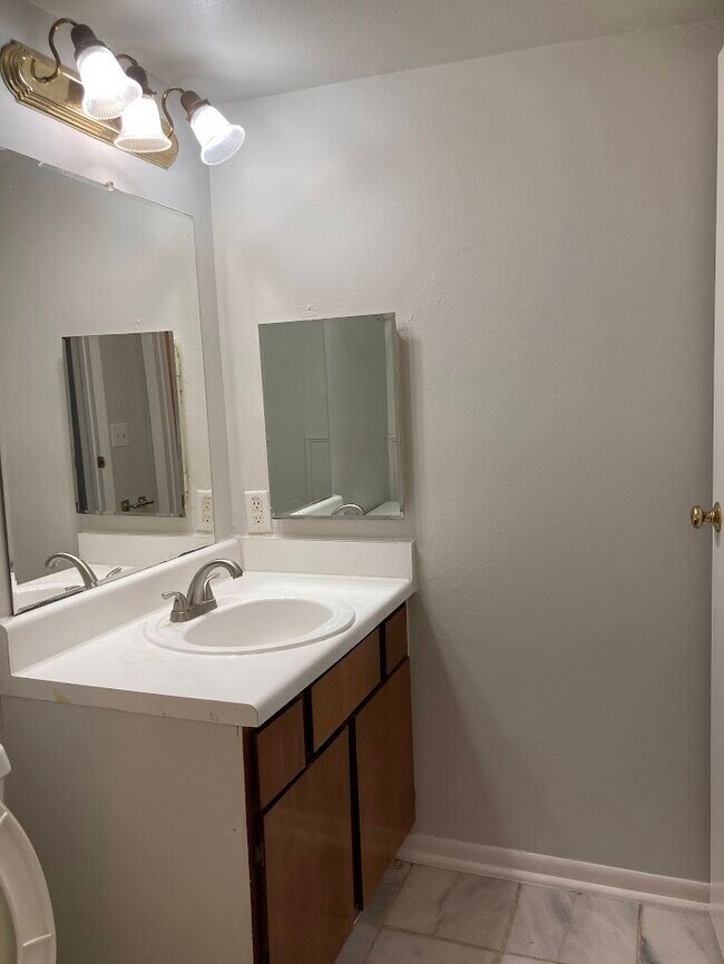 Building Photo - 3075 Walnut Bend Ln
