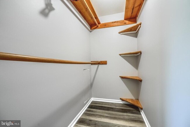Building Photo - 9 Guinevere Ct