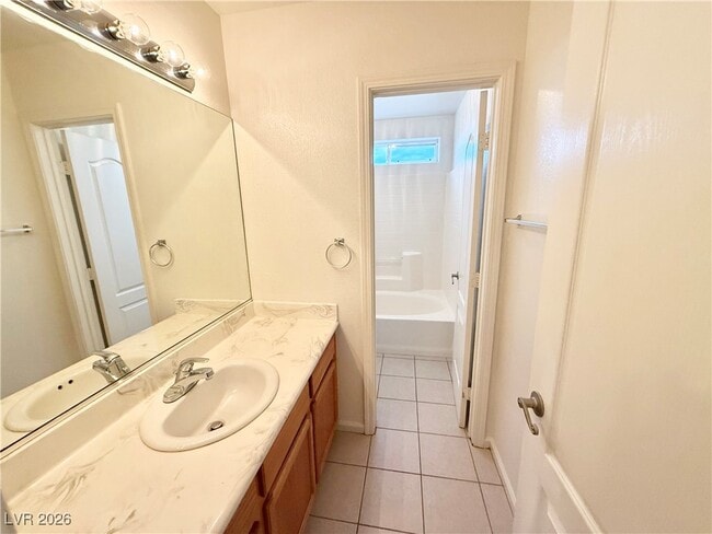 Building Photo - 5421 N Fleetwood Pl