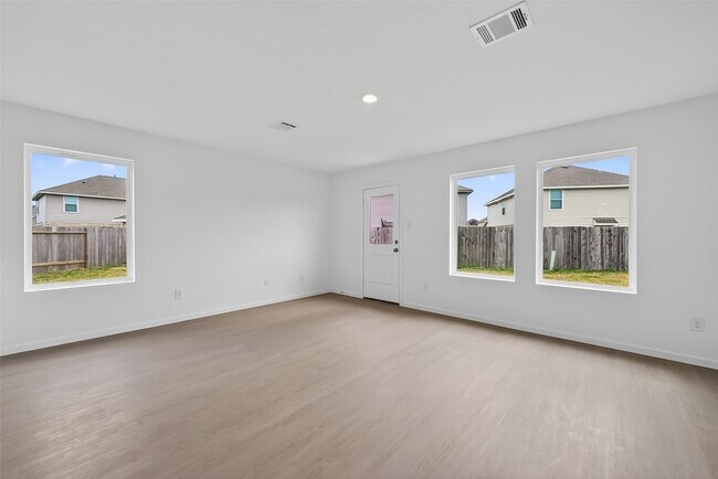 Building Photo - 216 Amy St