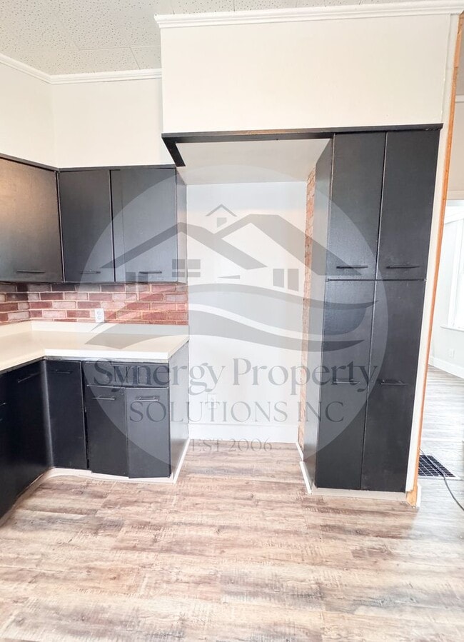 Building Photo - Crestline Home DEPOSIT SPECIAL $295.00