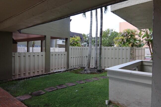 Building Photo - 9360 SW 87th Ave