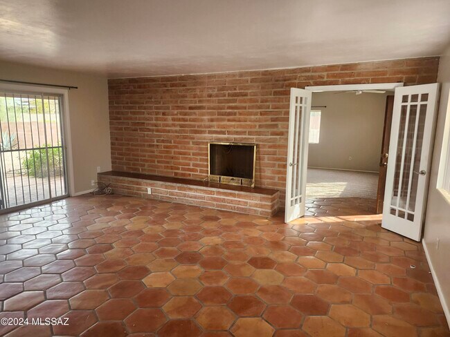 Building Photo - 3565 E Calle del Prado