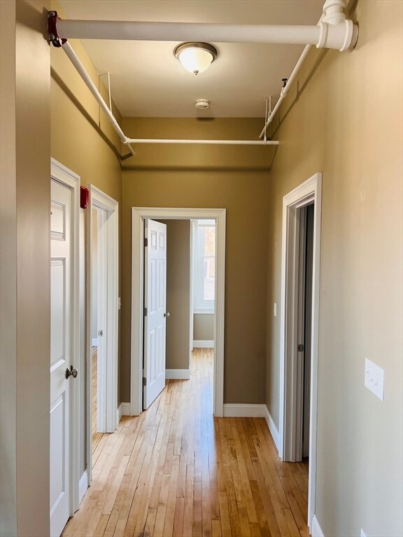 Building Photo - 158 Main St