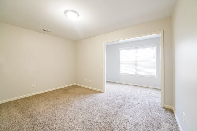 Building Photo - 115 Kingland St