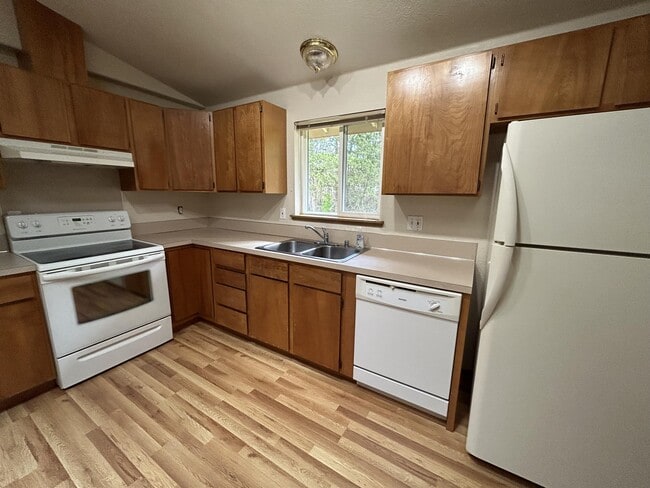 Building Photo - 82 Pine Park Ln