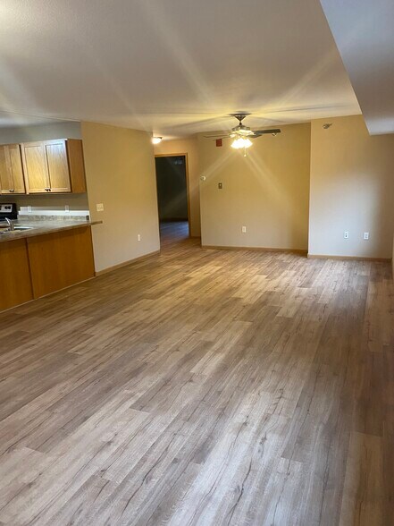 Building Photo - 1402 W Broadway St