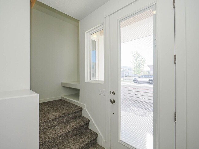 Building Photo - 3 Bedroom, 2.5 Bathroom in South Jordan