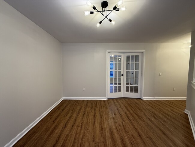 Building Photo - 328 Myrtle Ave