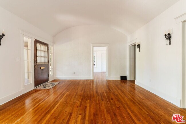 Building Photo - 2170 W 24th St