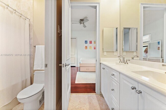 Building Photo - 10775 Blue Palm St