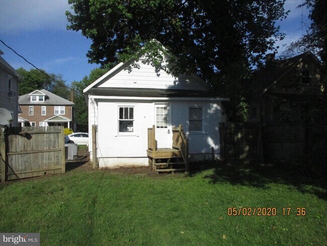 Primary Photo - 334 N Governors Ave