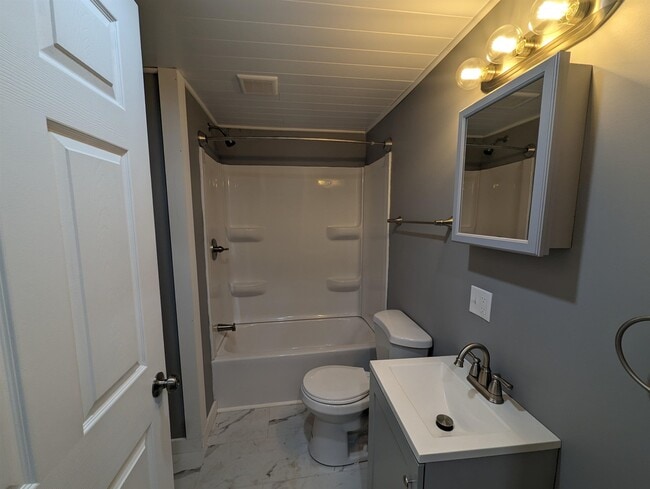 Building Photo - 8 Lower Landing Rd