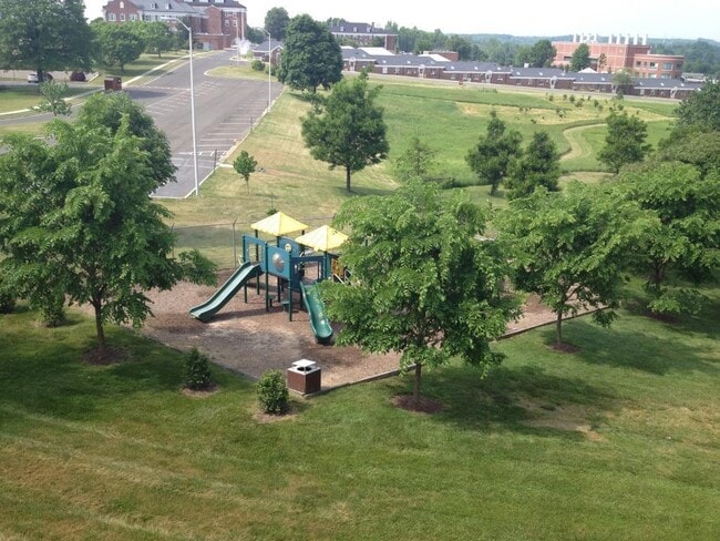 Building Photo - Spacious One Bedroom/One Bathroom Apartment in Montpelier Village with Panoramic Balcony Views wi...