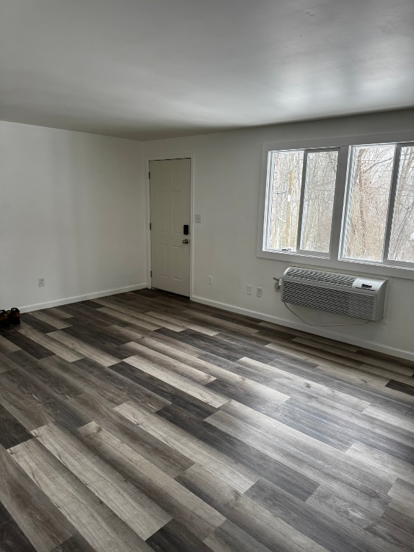 Building Photo - 460 Wells Dr