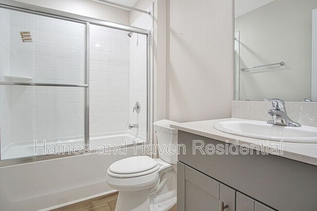 Building Photo - 3889 Geranium Ave