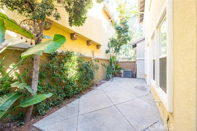 Building Photo - 25 Periwinkle