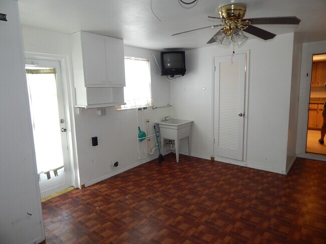 Building Photo - 5005 Genesis Ave