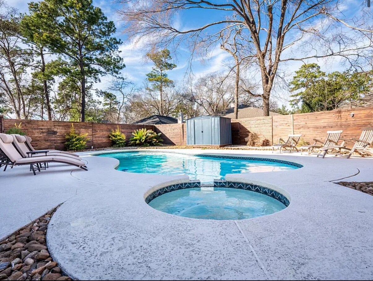 Building Photo - 5006 Deer Point Dr