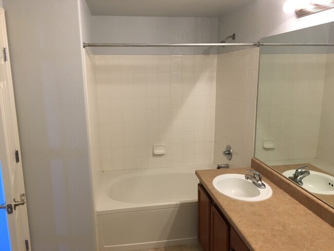 Building Photo - $200 Credit/Signing Bonus