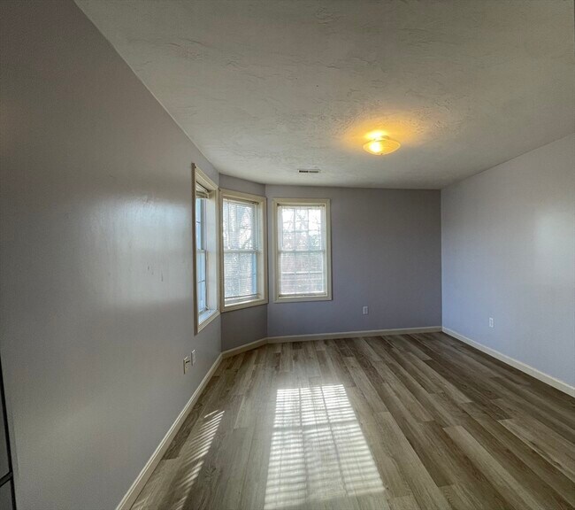 Building Photo - 55 Ledgecrest Dr