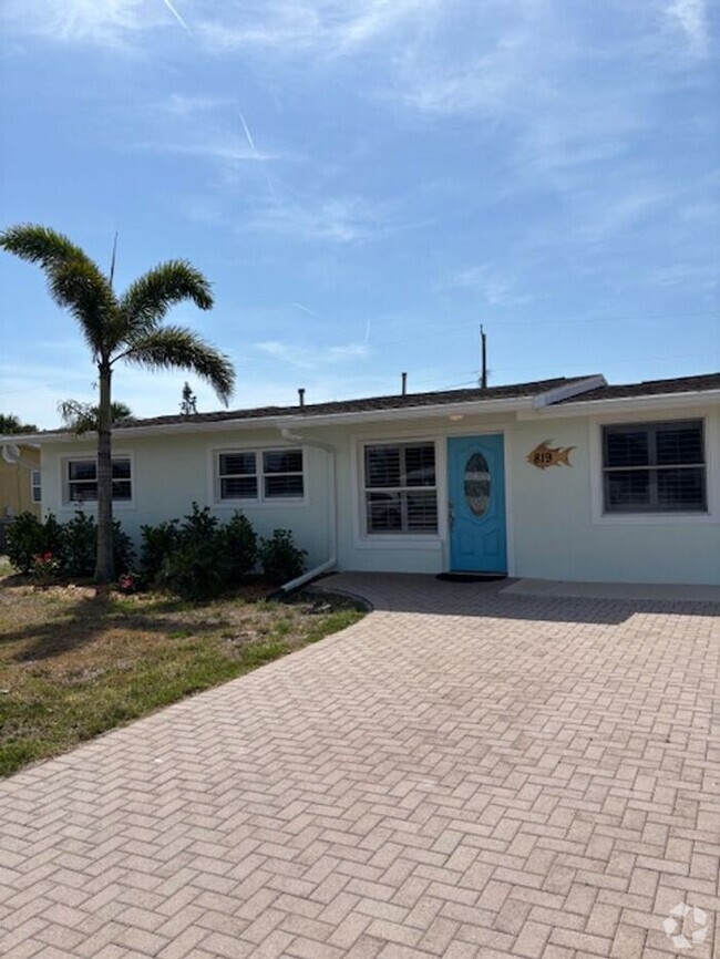 Building Photo - BEACH LIFE! 3/2 HOME FOR LEASE BEACHSIDE!