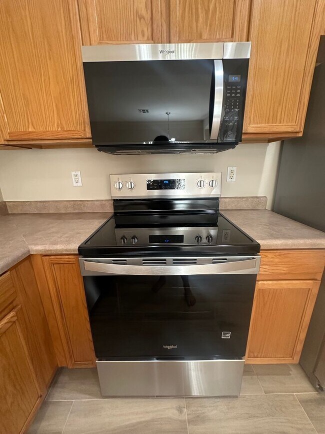 Building Photo - SAN TAN RANCH SINGLE LEVEL 4 BEDROOM WITH NEW FLOORING THROUGHOUT
