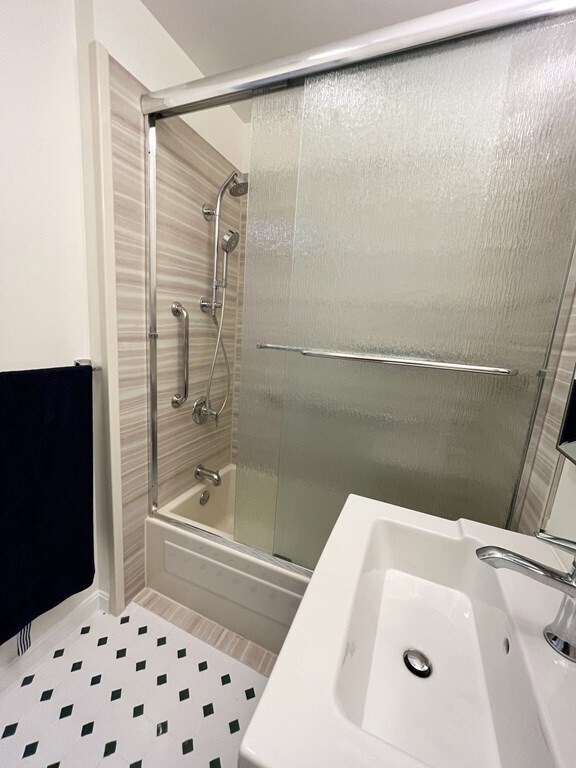 Building Photo - 2A Wellington St