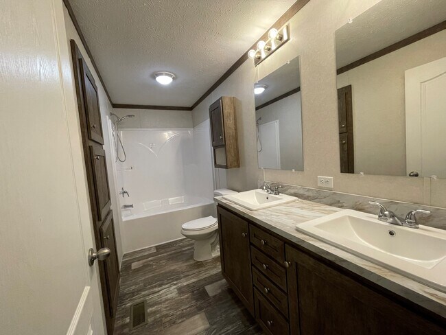 Building Photo - 204 Borman Ave